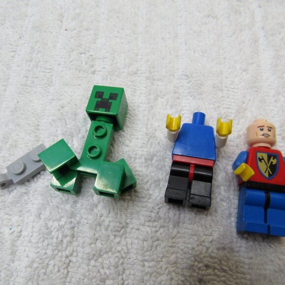 Lego Minifigures Mixed Lot Parts And Accessories Random Torso Legs Hats - Picture 3 of 7